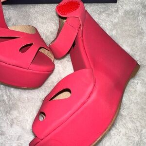Mojo Moxy Stylish Pink Wedge Sandals